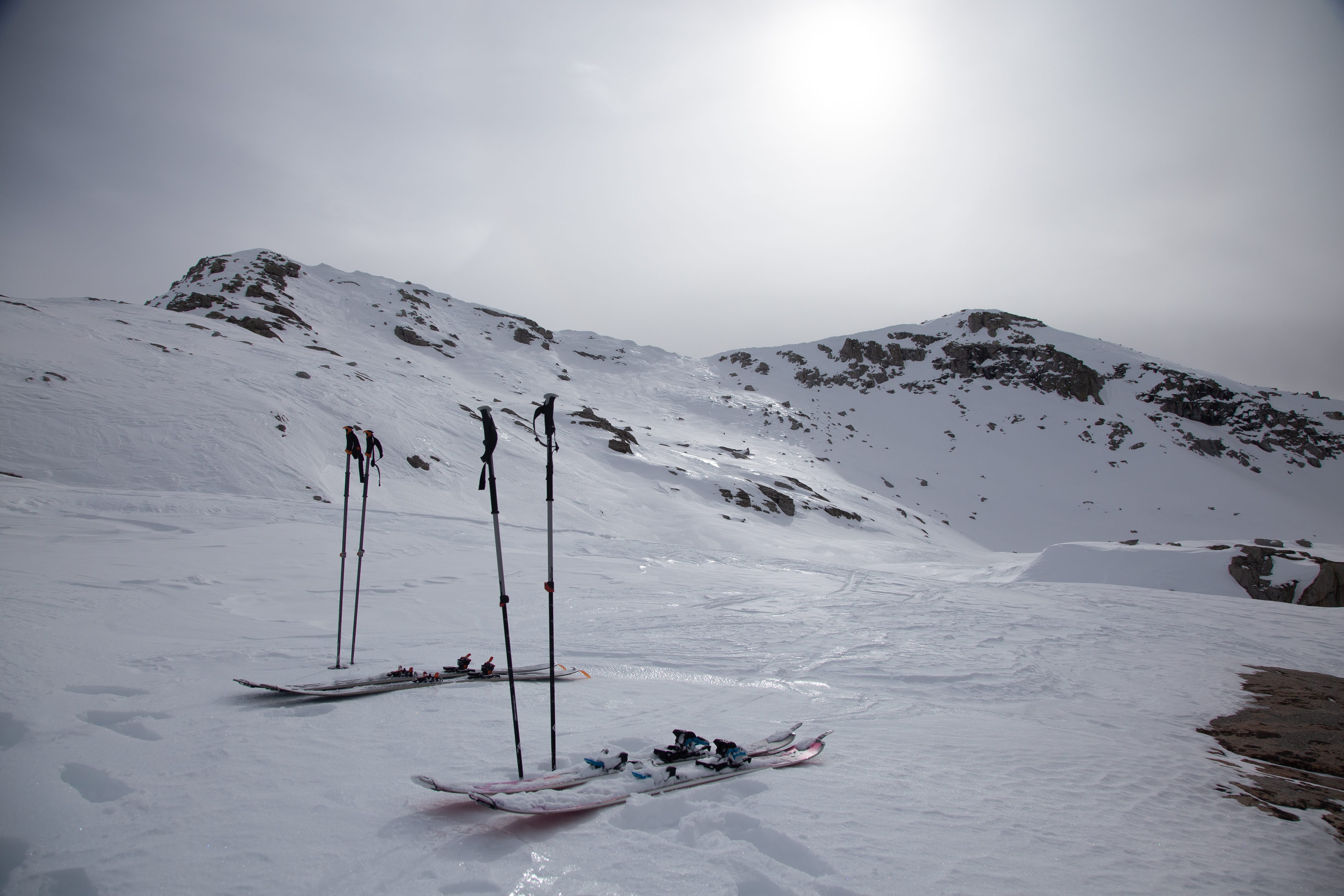 skis sitting on the snow